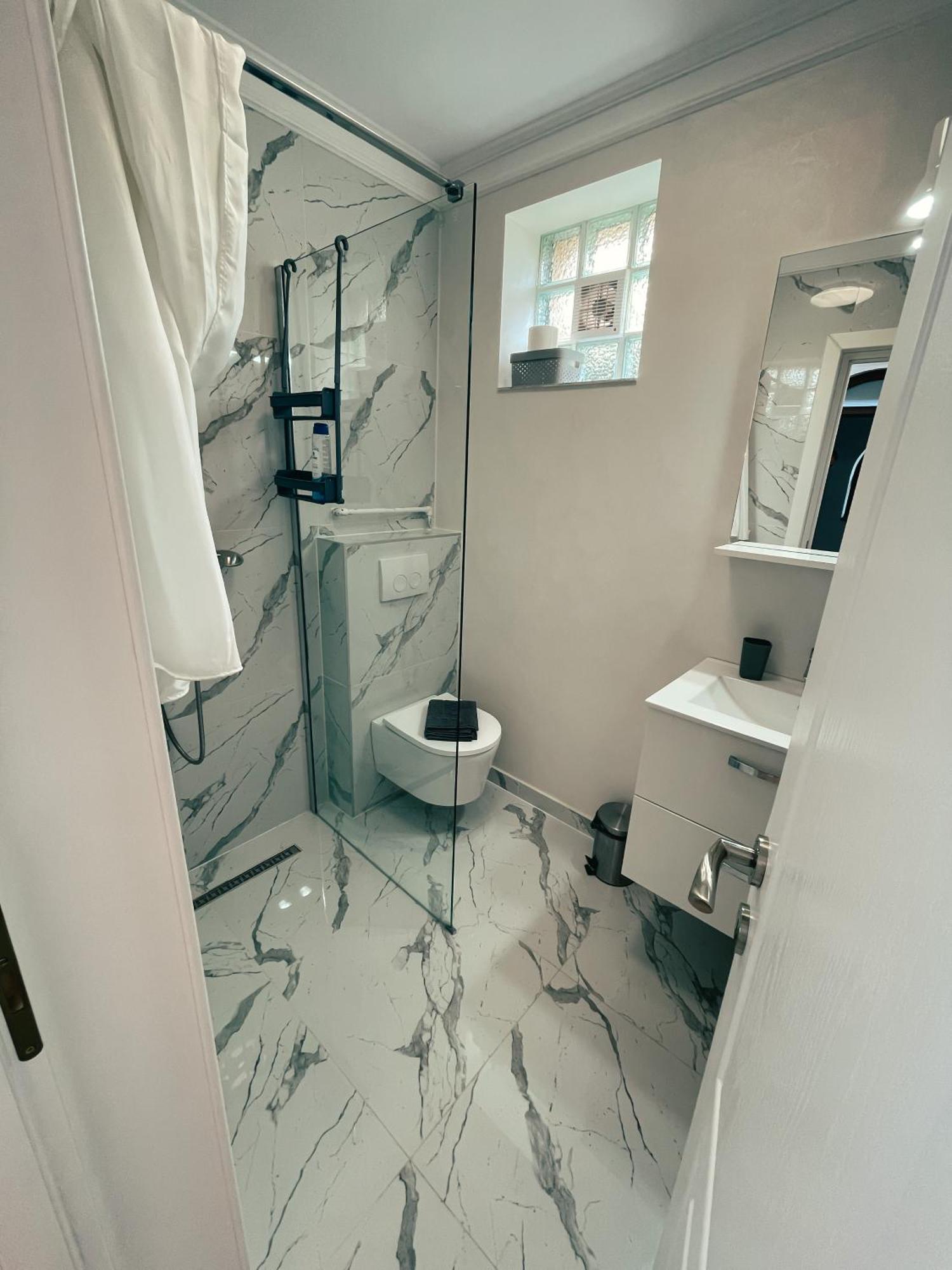 Cozy Glen Apartment Targu Mures Ngoại thất bức ảnh